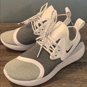 Nike Women’s Lunacharged Shoes